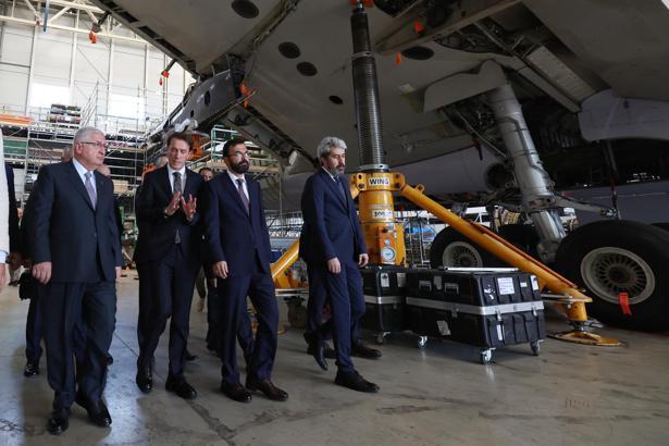 İstanbul- Bakan Güler, Atatürk Havalimanı'nda THY'yi ziyaret etti