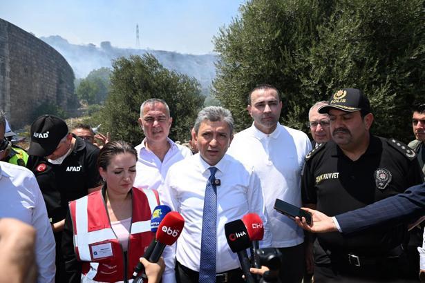 Antalya'da 4 orman yangını kontrol altında, 2'sine müdahale sürüyor (12)