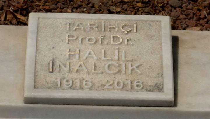 İstanbul- Prof. Dr. Halil İnalcık vefatının 9'uncu yılında kabri başında anıldı