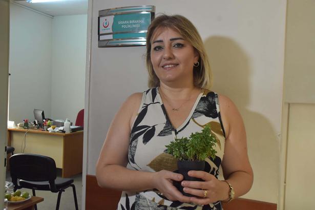 Sigarayı bırakan 25 yıllık tiryaki, kül tablasını saksıya dönüştürdü