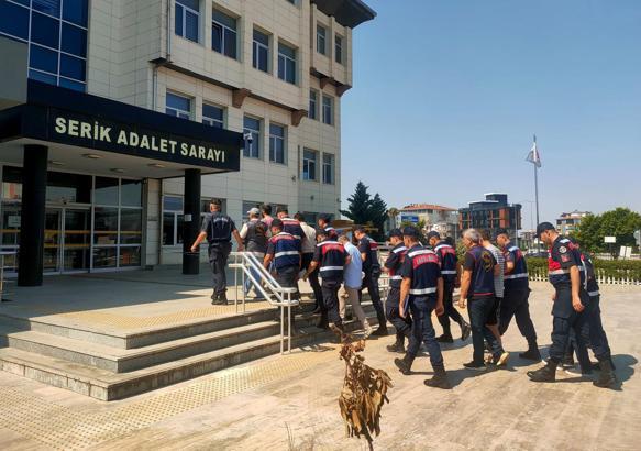 Jandarma aranan 7 şüpheliyi yakaladı