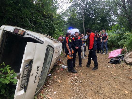 Rize'de minibüs, yamaçtan yuvarlandı; 2 ölü, 3 yaralı