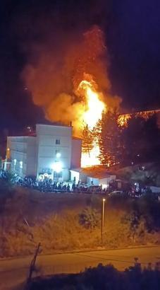 Siirt’te düğün sonrası atılan havai fişekler yangına neden oldu