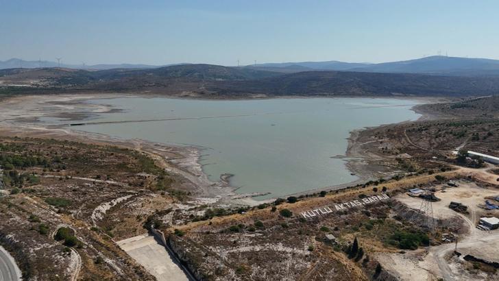 Turistik ilçe Çeşme'de su kesintisi; oteller depoları doldurdu