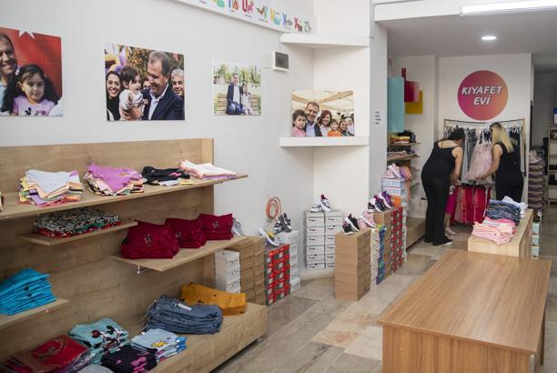 Kıyafet evi 22 bin çocuğu giydirdi