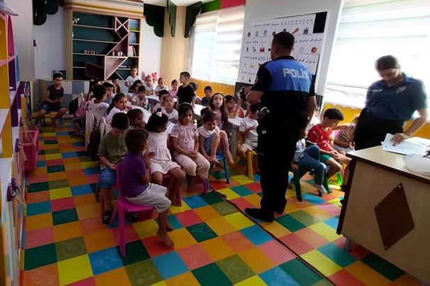 Kur’an kursu öğrencilerine uygulamalı trafik eğitimi verildi