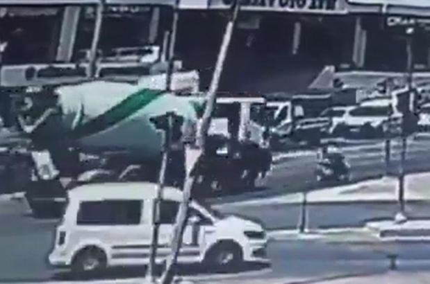 Beton mikserinin çarptığı motosikletin sürücüsü yaralandı, yanındaki annesi öldü