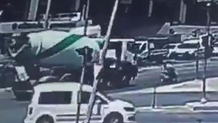Beton mikserinin çarptığı motosikletin sürücüsü yaralandı, yanındaki annesi öldü