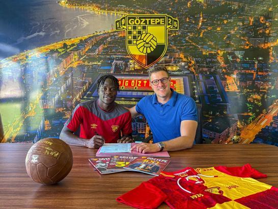 Göztepe Junior Olaitan Ishola ile imzaladı