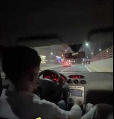 Şehir merkezinde 130 kilometre hızla makas attı; 4 kişinin yaralandığı kaza anı kamerada