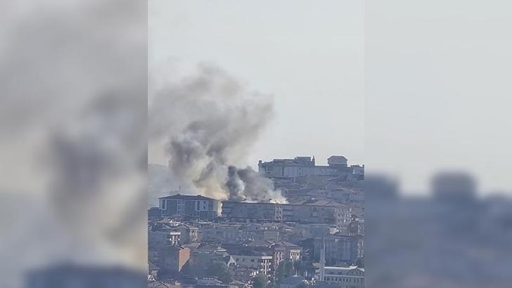 Avcılar'da 8 katlı binanın çatısındaki yangın kontrol altında