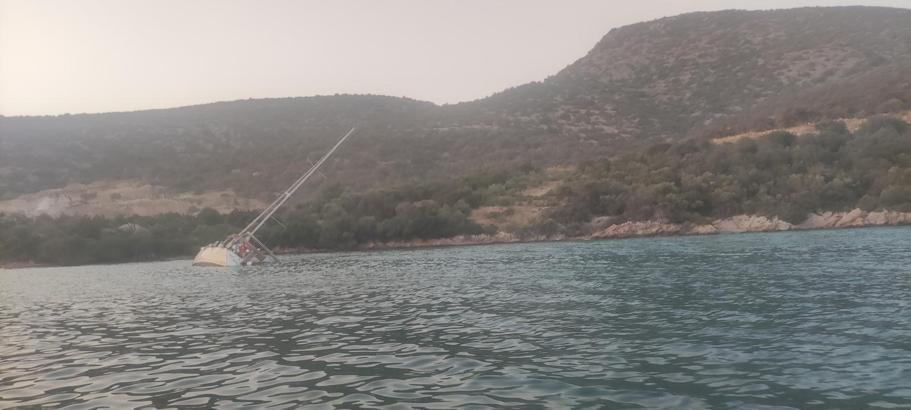 Bodrum’da kayalıklara sürten yelkenli tekne karaya oturdu; 5 kişi kurtarıldı