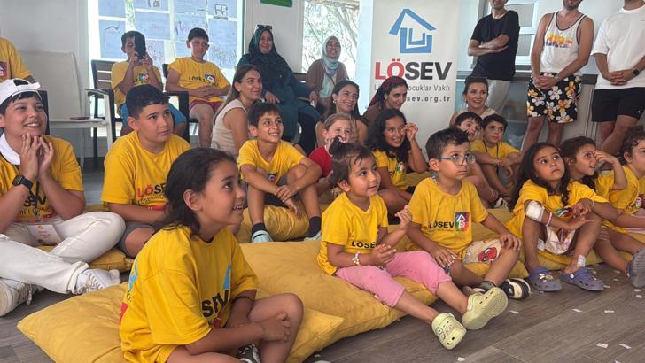 Lösemili çocuklar ve hayatlarını onlara adayan anneler tatilde