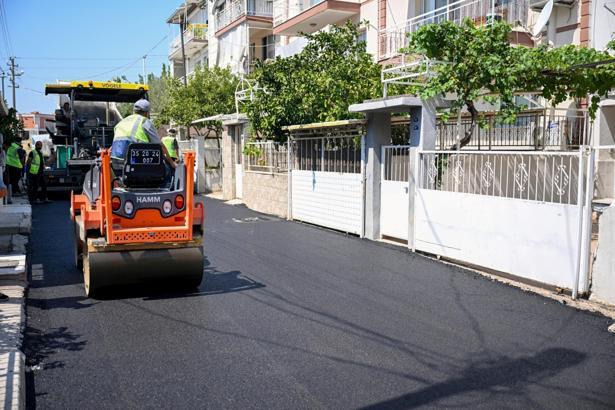 Bornova'da asfatlama çalışmaları iki mahallede sürüyor