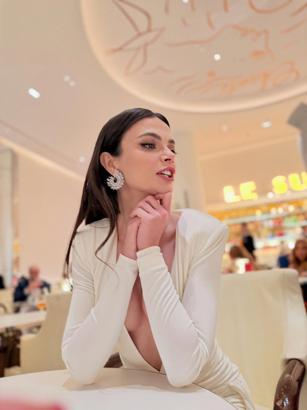 Alya göz kamaştırdı