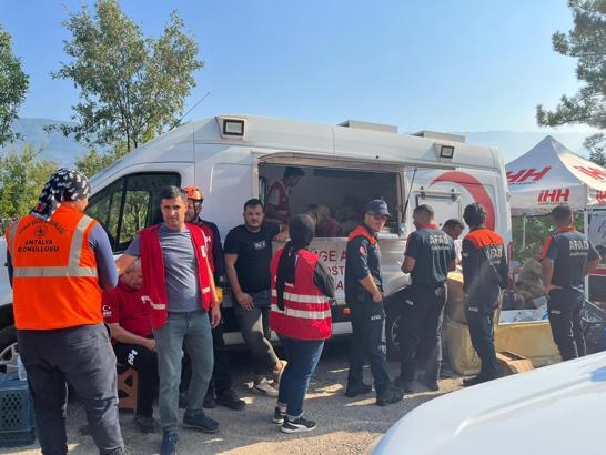 Türk Kızılay’ın orman yangınlarıyla mücadeleye desteği sürüyor