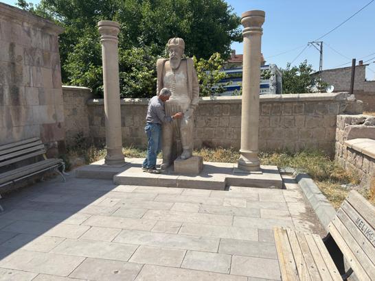 Mimar Sinan'ın doğup büyüdüğü mahallede heykeline zarar verildi (2)
