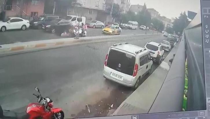 İstanbul-Pendik'te iki motosikletin karıştığı kaza kamerada