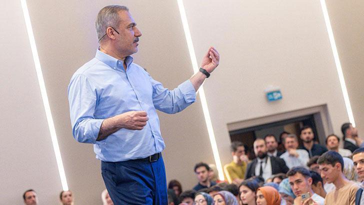 Bakan Fidan, TercihFest'te gençlerle bir araya geldi