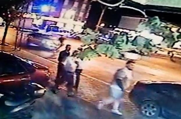 İki aracın çarptığı Muhammet Enes ağır yaralandı; kaza kamerada