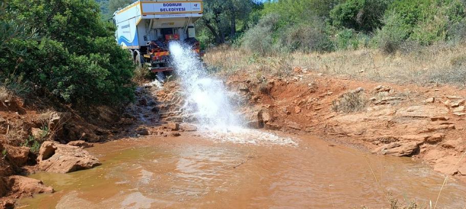 Bodrum'da belediyeden göletlere su takviyesi