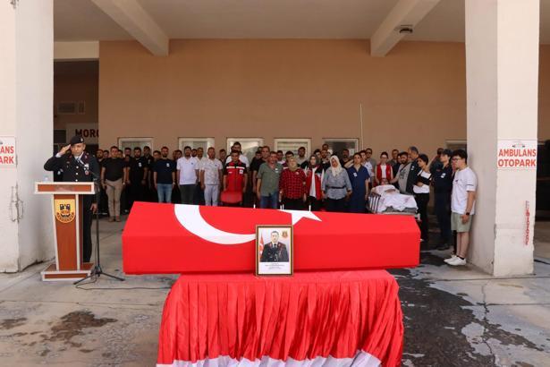 Kazada hayatını kaybeden astsubay eşi için düzenlenen törene sedye ile getirildi