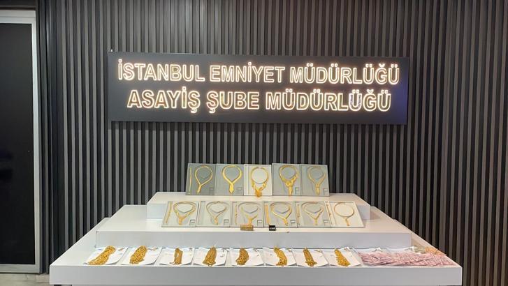 İstanbul - Fatih'te kuyumcuya sahte ziynet eşyası verip külçe altın alan şüpheliler yakalandı
