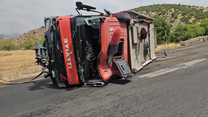 Diyarbakır'da yangına giden itfaiye aracı devrildi: 1’i ağır, 3 yaralı