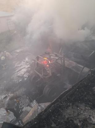 Elazığ’da park halindeki traktör alev alarak yandı