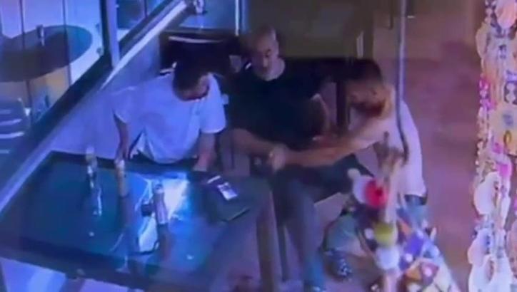 Polisin birlikte oturduğu kişi tarafından vurulduğu olayın görüntüleri ortaya çıktı