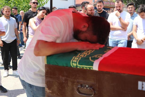 Bursa yangınında ölen gönüllü, gözyaşlarıyla uğurlandı