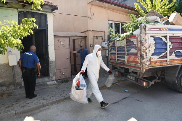 Evden 2,6 ton çöp çıktı
