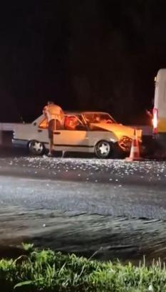 İstanbul - Küçükçekmece'de otomobil, İETT yol bakım aracına çarptı: 1'i ağır 5 yaralı