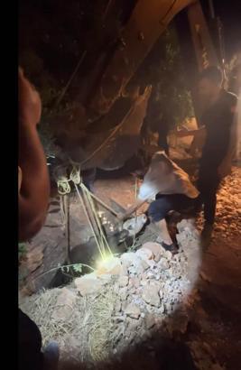 Su kuyusuna düşen dana, 2 saatlik çalışmayla kurtarıldı