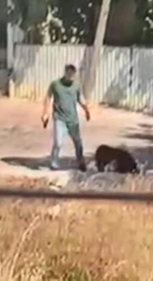 İstanbul - Ümraniye'de sokak ortasında kafasına silah dayadığı kadını darbetti