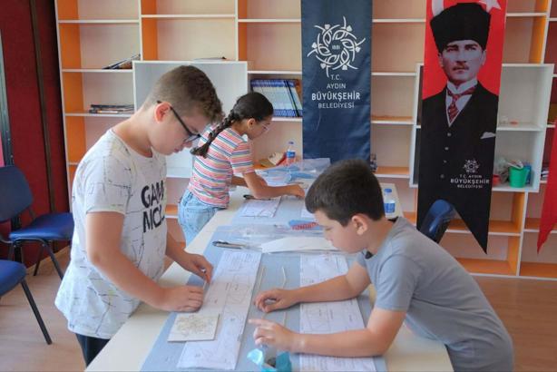 Aydın'da çocuklara yaz kurslarında 'model uçak' eğitimi