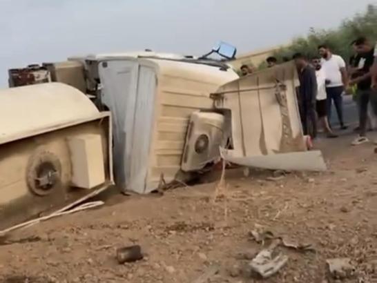 Mardin'de akaryakıt yüklü tanker devrildi: 2 yaralı