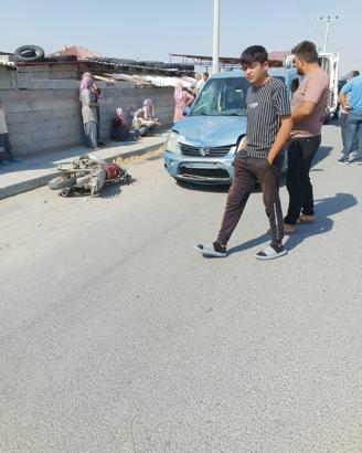 Hafif ticari araç ile motosiklet çarpıştı: 1'i ağır 2 yaralı