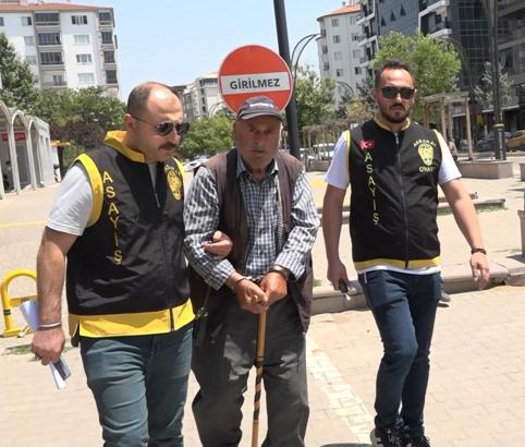 Tartıştığı eşini, kolundan vurdu