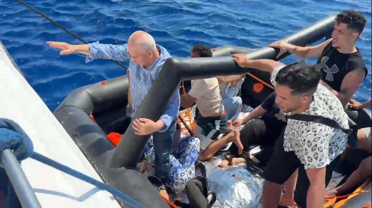 Bodrum’da 13 kaçak göçmen kurtarıldı