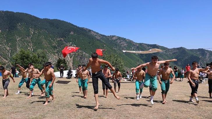 Artvin'de karakucak güreşleri düzenlendi