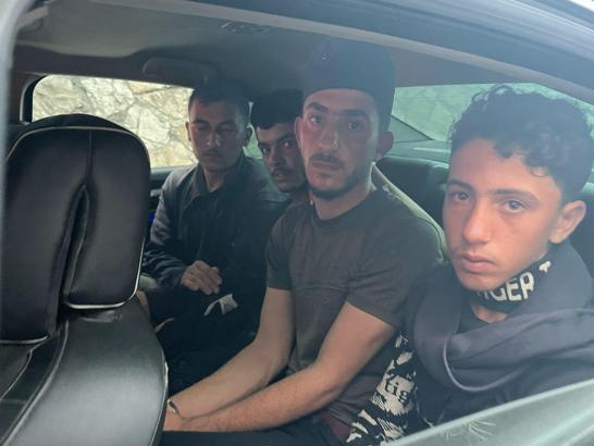 Hatay’da 3 araçta 10 kaçak göçmen yakalandı