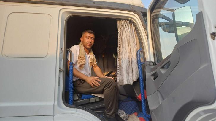 Silopi’de 49 dereceyi bulan sıcaklık, TIR şoförlerine zor anlar yaşatıyor