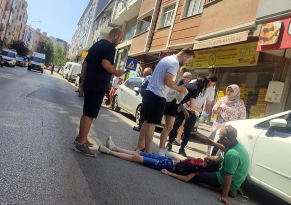 Motosiklet yayaya çarptı: 2 yaralı