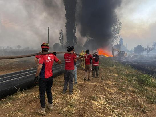 MEB AKUB ekipleri, orman yangınlarında söndürme çalışmalarına destek verdi