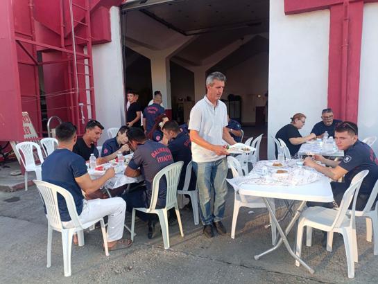 Ayvalık'ta itfaiyeciler için 'vefa yemeği'