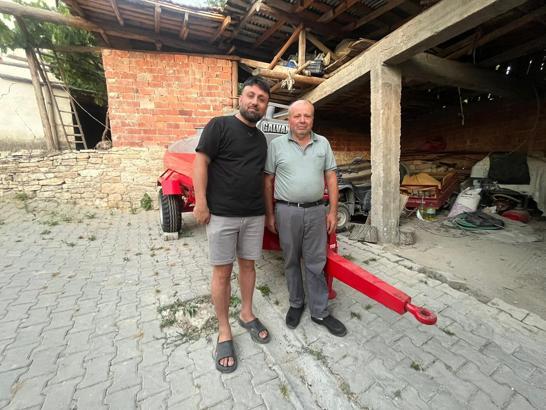 Patlak lastikle yangın bölgesine su taşıyan çiftçiye, iş insanı su tankeri hediye etti