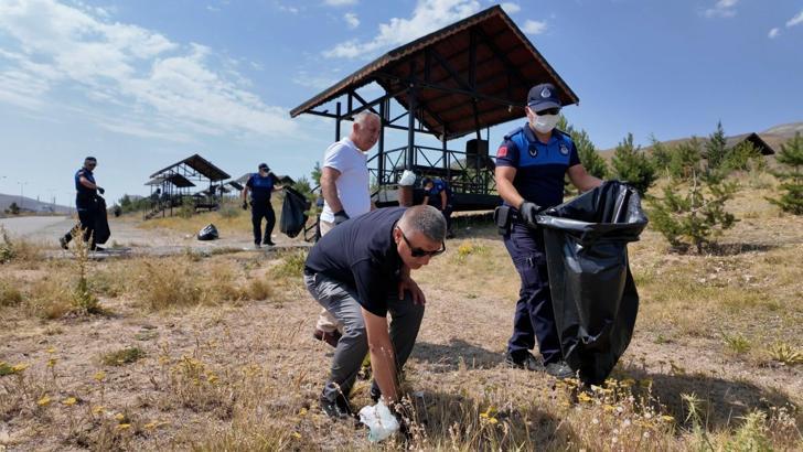 Büyükşehir zabıtası Erciyes’te temizlik yaptı