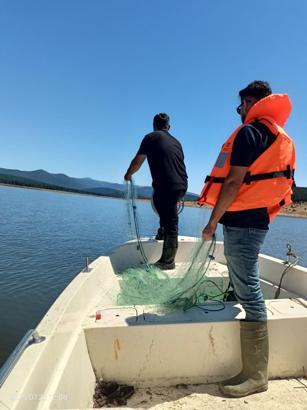 Gölde 2,5 kilometre uzunluğunda ağ yakalandı