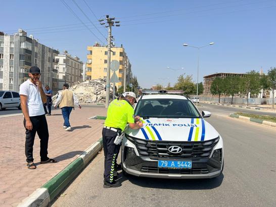 Kilis'te otomobil ile motosiklet çarpıştı: 2 yaralı